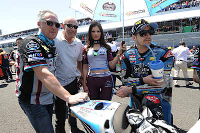 Jerez-GP 2018: Bartholemy, Lüthi-Manager Epp und Tom Lüthi auf dem Startplatz