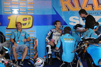 Bautista und Guintoli in der Suzuki-Box