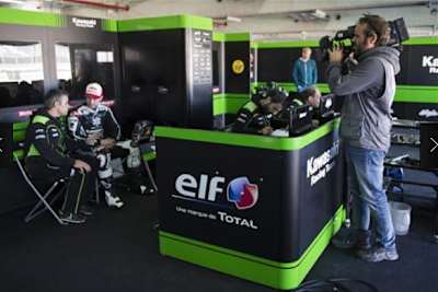 Jonathan Rea im Gespräch mit seinem Crew-Chief Pere Riba