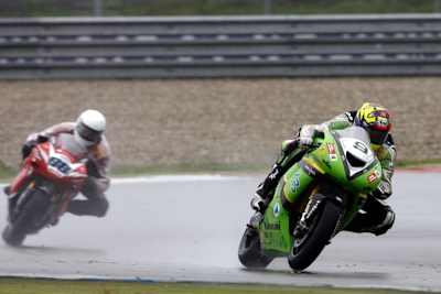 Chris Walker vor Andrew Pitt