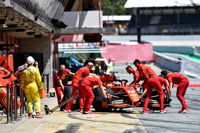 Charles Leclerc arbeitet für Pirelli