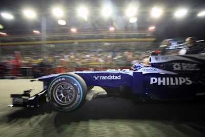 Oldie Rubens Barrichello im Williams FW33.
