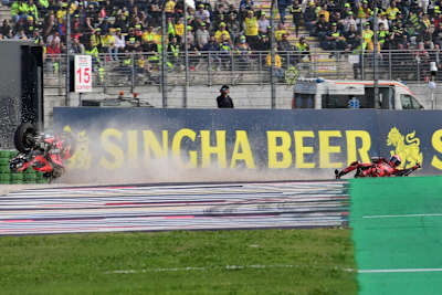 Der entscheidende Moment: Pecco Bagnaia stürzt in Kurve 15