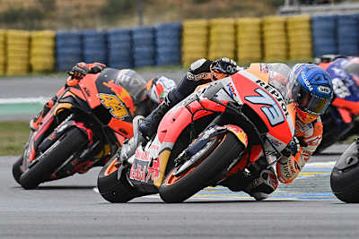 Alex Marquez (73) vor Pol Espargaro