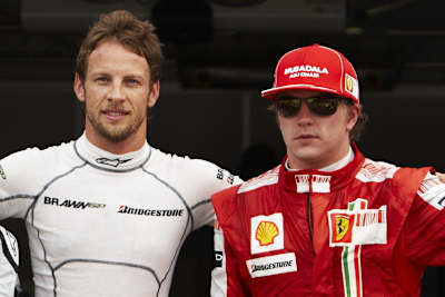 Räikkönen (re.) blieb nur Rang 2 hinter Button.