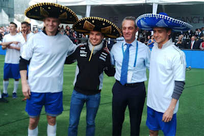 Nico Hülkenberg (links) bei einem seiner vielen Termine