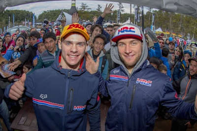 Tim Gajser (li) und Evgeny Bobryshev sind die offiziellen HRC-Piloten 2017 