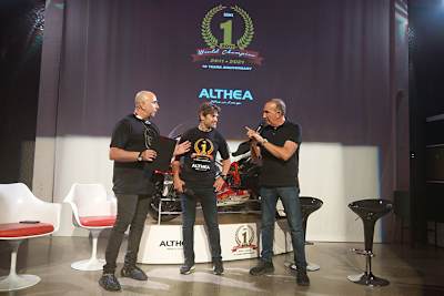 Carlos Checa (Mitte) und Genesio Bevilacqua (re.)