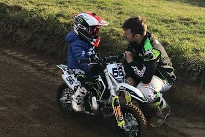 Jonathan Rea übt mit seinen Söhnen bereits Motocross