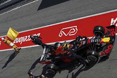 Testfahrten in Spanien: Die Pirelli-Reifen glänzen