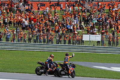 Tausende Fans werden in orange erscheinen