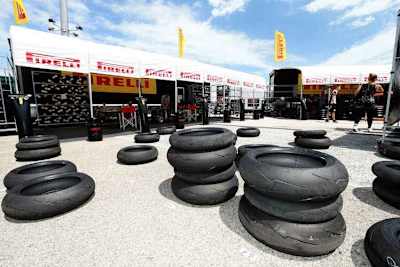 Pirelli bringt tausende Reifen zu jedem Rennen