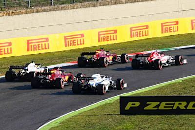 George Russell (unten) fuhr munter mit