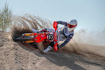 Henry Jacobi auf seiner neuen Honda