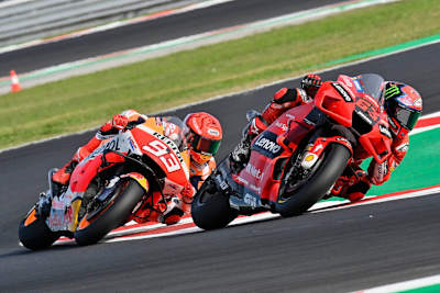 Honda-Star Marc Márquez dicht hinter Ducati-Hoffnung Pecco Bagnaia