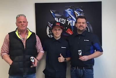 Sponsor Peter Heeb von der Firma Eighty One Powerdrink, Dominic Schmitter und Denis Hertrampf (v.l.)