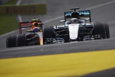 Lewis Hamilton vor Max Verstappen