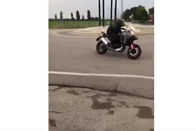 Unscharfes Video der Ducati Multistrada V4: Aufschlussreicher als die Bilder ist die Tonspur - eindeutig ein V4!