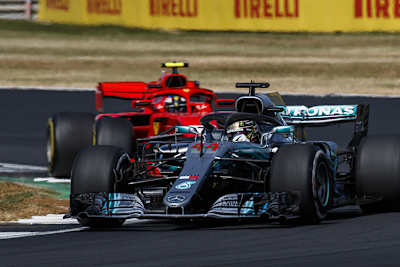 Lewis Hamilton wird sich gegen Kimi Räikkönen wehren müssen