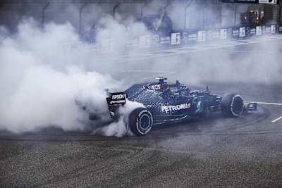 Lewis Hamilton liess zum Abschluss einer besonderen Saison die Reifen rauchen 