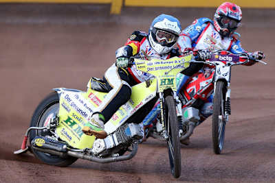 Martin Smolinski vor Chris Harris