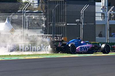 Fernando Alonso erkundet die neue Pistenführung in Australien