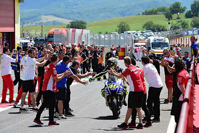 Valentino Rossi wird in Mugello immer wie ein Sieger gefeiert
