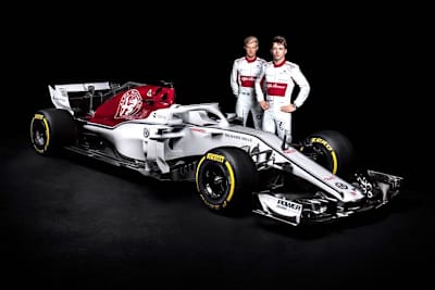 Marcus Ericsso und Charles Leclerc mit dem neuen Alfa Romeo-Sauber C37