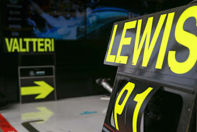 Hamilton auf Platz 1, Bottas zurückgepfiffen? Was Lewis Hamilton dazu sagt