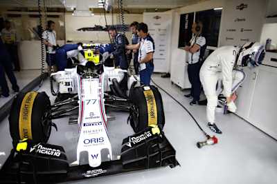 Valtteri Bottas macht sich für seinen Einsatz bereit