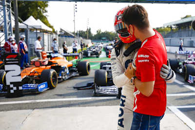 Leclerc feiert mit Pierre Gasly