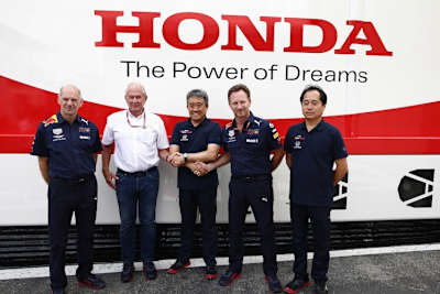 Adrian Newey, Dr. Helmut Marko, Honda-Rennchef Masashi Yamamoto, Christian Horner und Honda-Projektleiter Toyoharu Tanabe