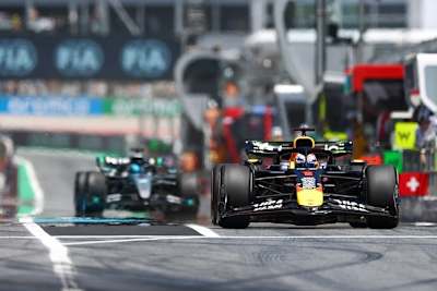 Max Verstappen vor George Russell