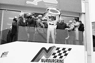 Senna bejubelt seinen Sieg