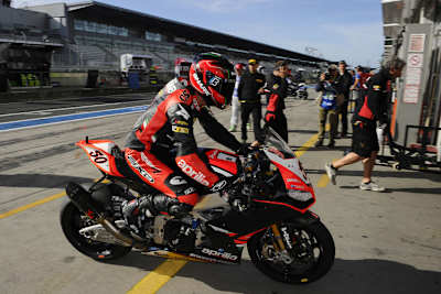 Sylvain Guintoli wird auch 2014 Aprilia fahren