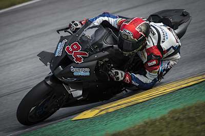 Jonas Folger auf der neuen BMW M1000RR