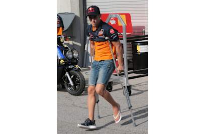 Dicker Fuss: Luis Salom humpelt in Indy durch das Fahrerlager