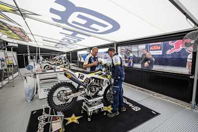 Für welche Fahrer werden 2017 die Husqvarna FC450 vorbereitet?