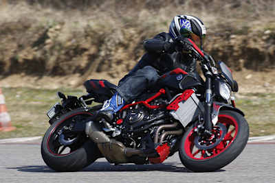  Yamaha MT-07 Moto Cage, die Edelversion der MT-07, kostet 7250 Euro. Minus 500 Euro Führerscheinzuschuss