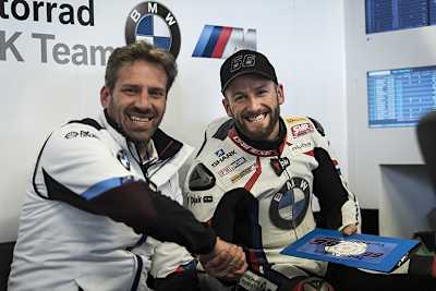 BMW-Rennchef Marc Bongers (li.) mit Tom Sykes