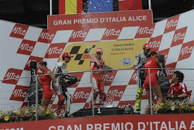Casey Stoner jubelt in Mugello