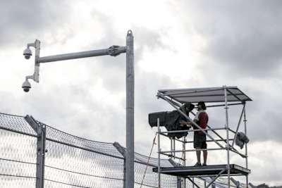 Auf Lombok tragen die Kameramänner kurze Hosen