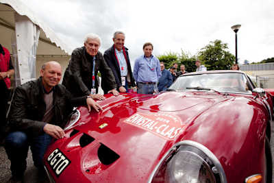 Mauro Forghieri (Zweiter von rechts) bei der Ennstal-Classic