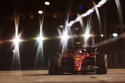 Carlos Sainz stellte am Trainingsfreitag in Singapur die Bestzeit auf