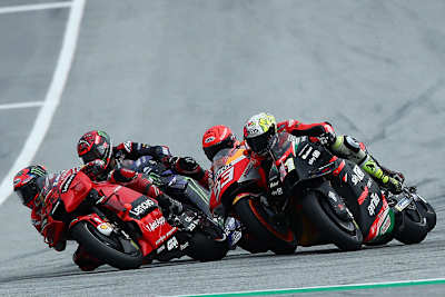Aleix Espargaró im Konzert der Großen gegen Bagnaia, Quartararo und Márquez (v.l.)