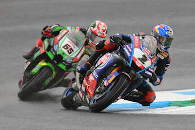 Warm-up am Sonntagmorgen: Toprak Razgatlioglu (1) und Jonathan Rea