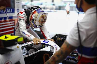 Mick Schumacher macht sich an die Arbeit