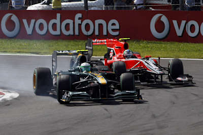 Lotus (Kovalainen, vorne) kämpft mit Cosworth