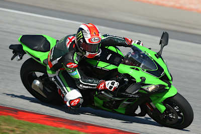 Jonathan Rea war mit Spiegeln und Lichtern unterwegs