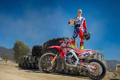 Der Höhenflug von Tim Gajser blieb auch der Kiche nicht verborgen  